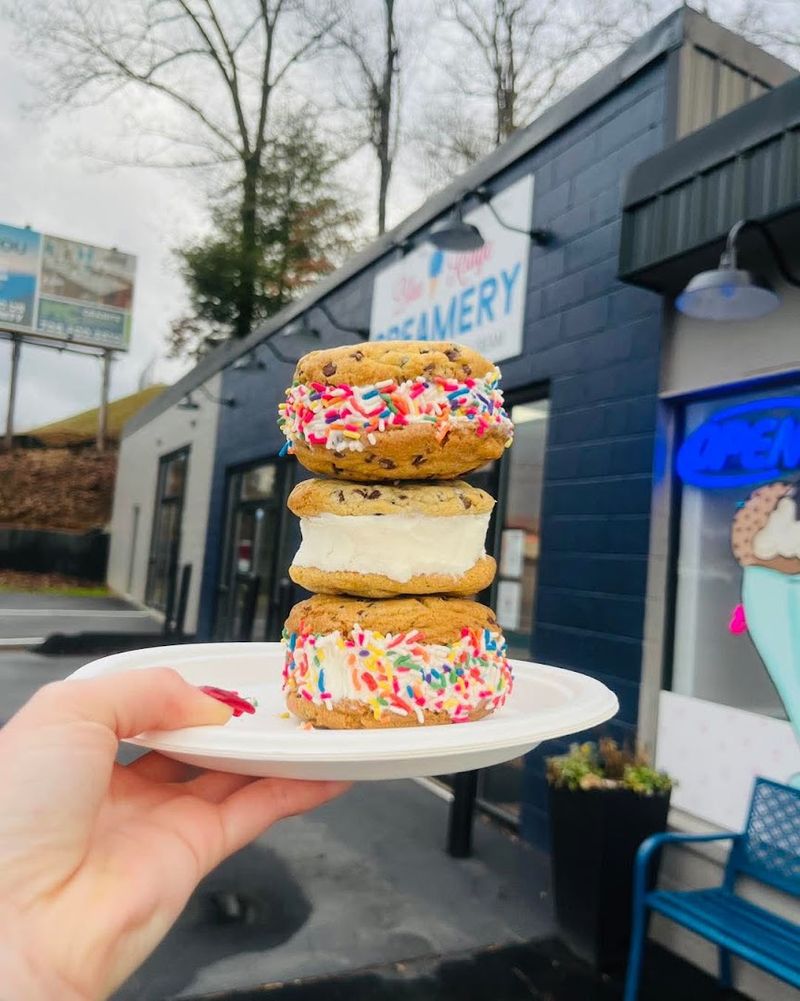 This North Georgia Creamery Makes Its Homemade Waffle Cones Fresh All Summer Long - Decor Hint Great For Large Groups And Family Outings