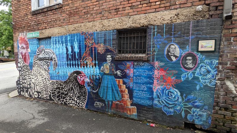 Painted Walls Make South Slope Feel More Creative Than Crowded