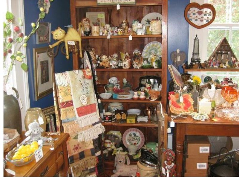 The Massive Thrift Store In Kentucky That Treasure Hunters Say Requires All Day To Explore - Decor Hint All Profits Support Animals In Hardin County