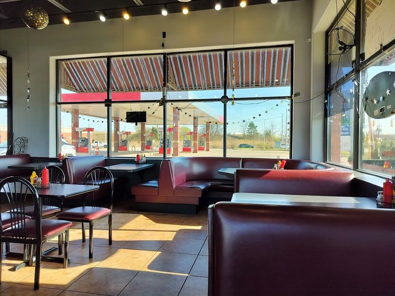 This Unassuming Michigan Destination Serves Burgers That Live Up To The Hype - Decor Hint Working Hours That You Should Remember