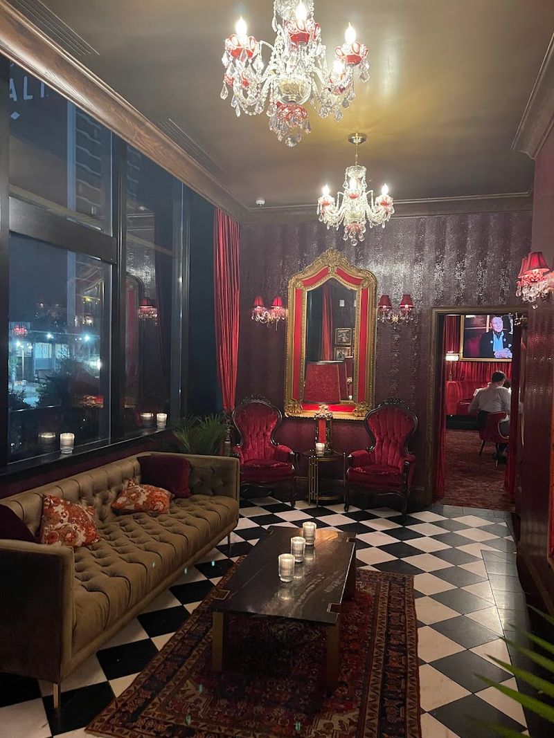 This Kentucky Restaurant Proves The State's Steakhouse Scene Is Absolutely Unbeatable - Decor Hint Valet Parking And Arrival Comfort That Starts The Night Well