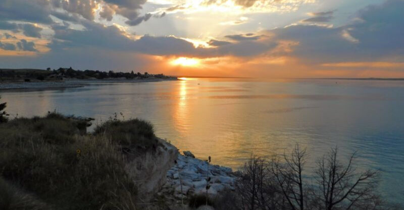 A White-Sand Beach In Nebraska Feels Like A Prairie Oasis Hiding In Plain Sight