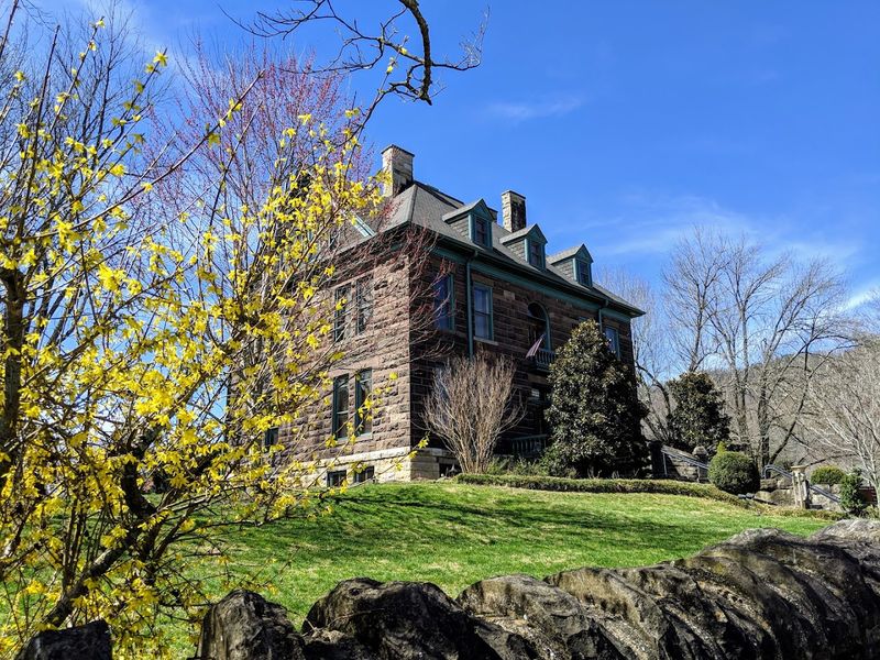 Retiring On $1,200 A Month Is Realistic In These 10 Virginia Cities - Decor Hint Big Stone Gap