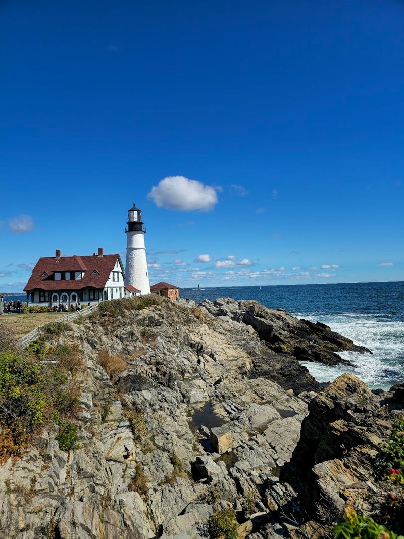 9 Maine Attractions Worth Adding To Your Summer Plans - Decor Hint Portland Head Light & Fort Williams Park