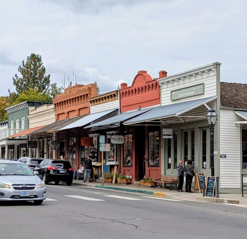 This Oregon Town Looks So Perfect It Feels Like A Movie Set - Decor Hint The Beekman Bank Still Stands Exactly As It Was