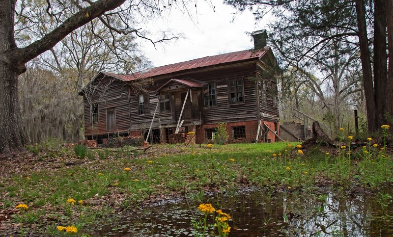 The Ghost Stories That Keep People Coming Back