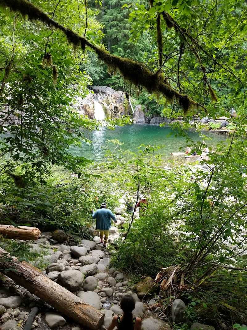 These 9 Oregon Swimming Holes Are So Beautiful Locals Will Lie About Where They Are - Decor Hint Salmon Falls, Near Estacada