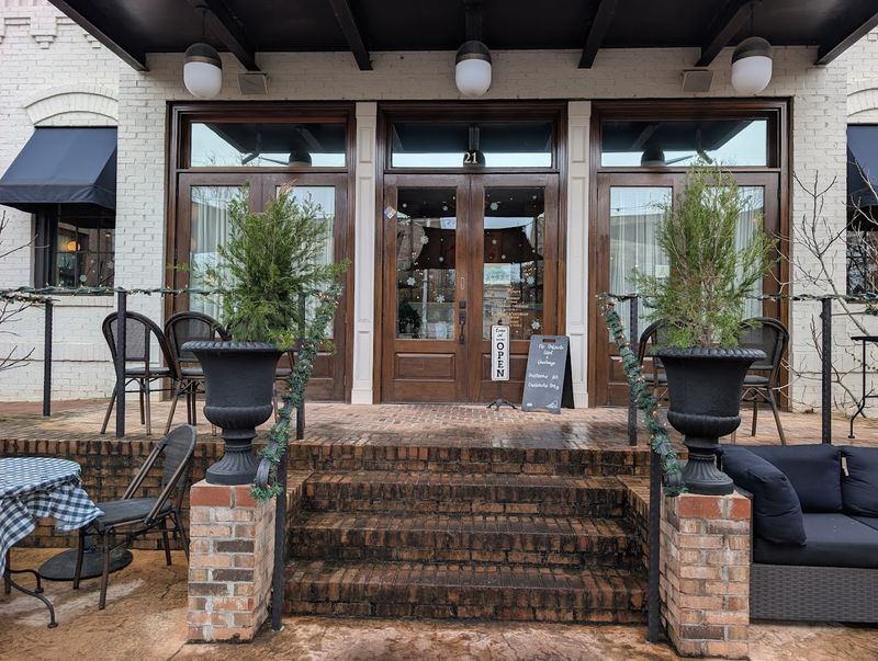 Yella Daisy And The Vibrant Local Dining Scene