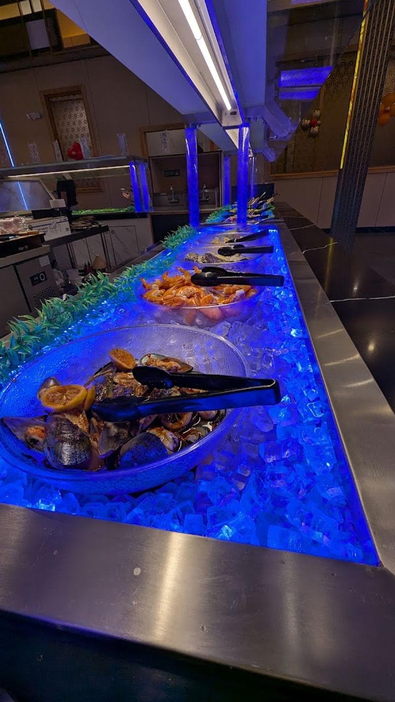 A Low-Key Connecticut Seafood Buffet Serves The Kind Of Meal Locals Swear By - Decor Hint Hours, Staff, And The Full Picture