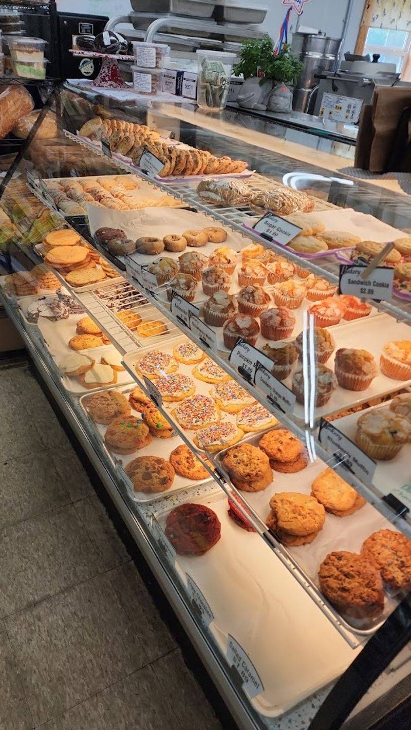 This Indiana Farm Market Is Known For Amish Fry Pies Worth The Drive - Decor Hint Hand-Dipped Ice Cream And Old-Fashioned Candies