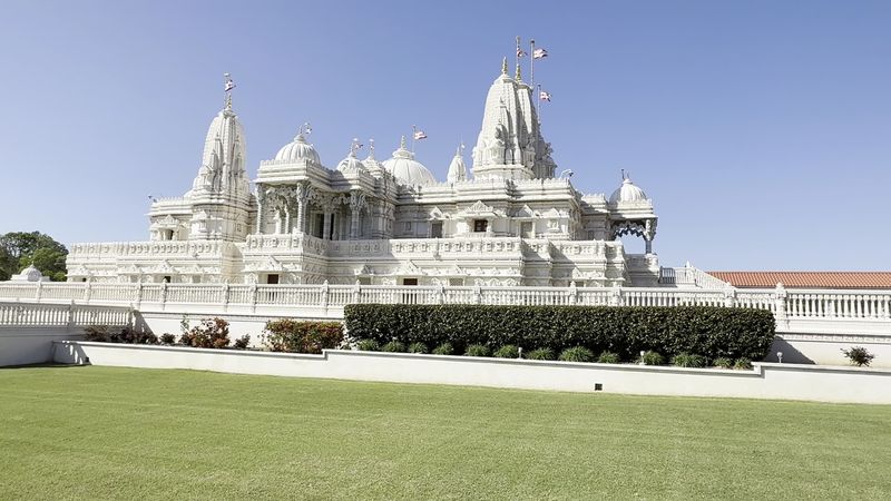 There's A Secret Hindu Palace Somewhere In Georgia And It's Absolutely Stunning - Decor Hint It Stands As A Living Symbol Of Indian Culture And Heritage In America