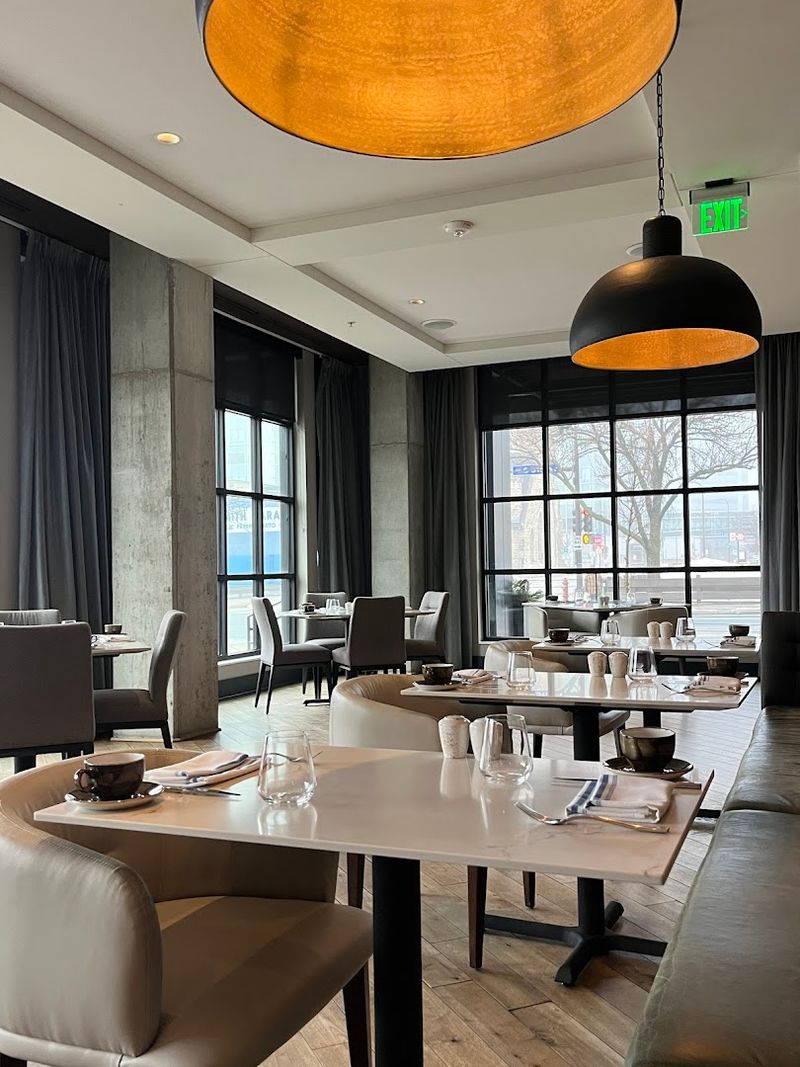 The Minnesota Italian Restaurant Where One Dinner Explains All The Hype - Decor Hint A Room That Feels Good To Sit In