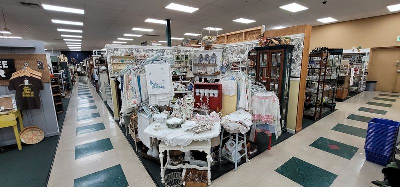 Antique Trove, Roseville