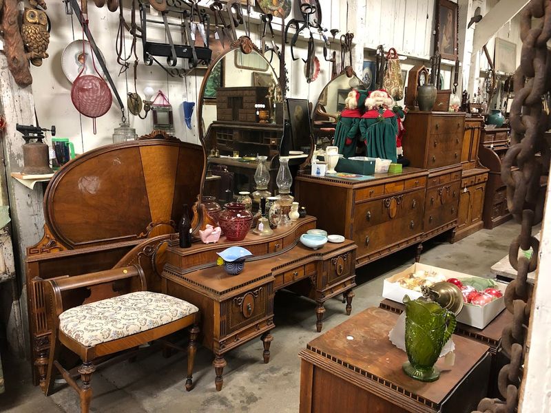 Eighth & Main Antique Center, Chico