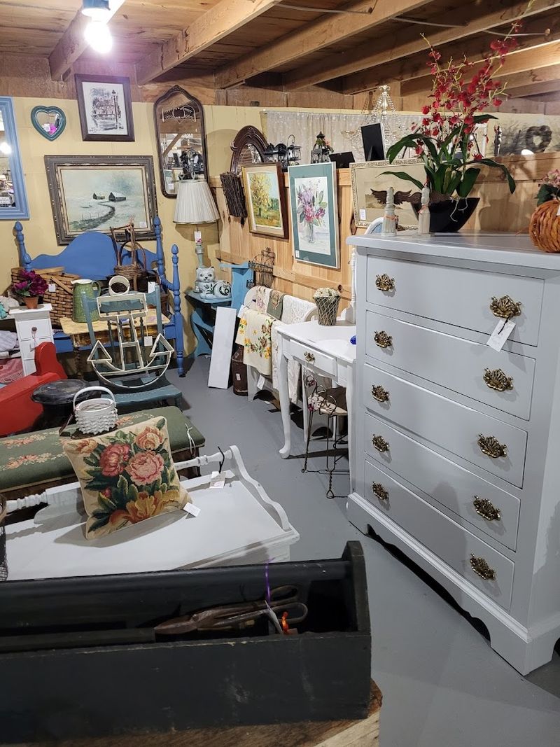 The Massive Flea Market In Maine That Feels Too Good To Be Real - Decor Hint The Section That Keeps Bringing People Back Every Single Weekend