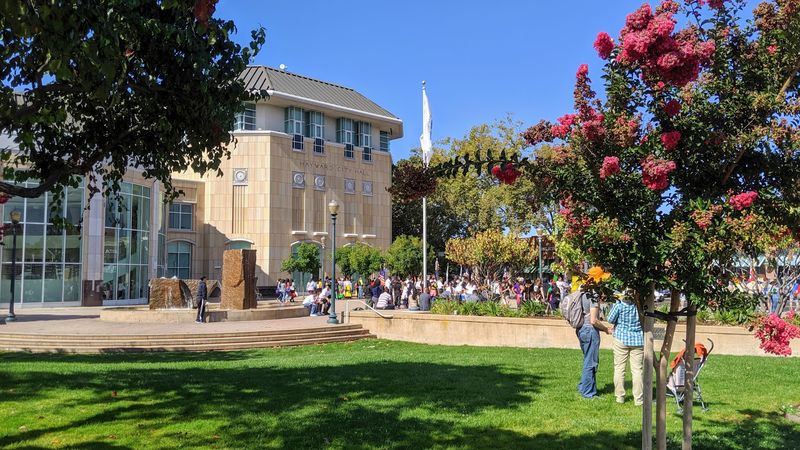 Walkable Neighborhood Pockets Help Daily Budgets