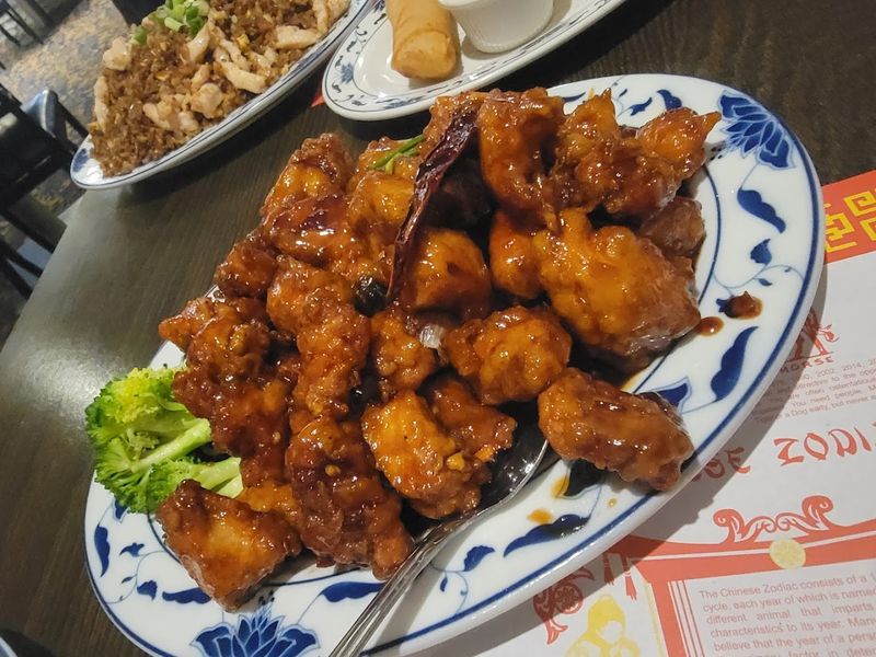 This Beloved Wisconsin Spot Continues To Impress Diners Year After Year - Decor Hint Signature Dishes You Must Try