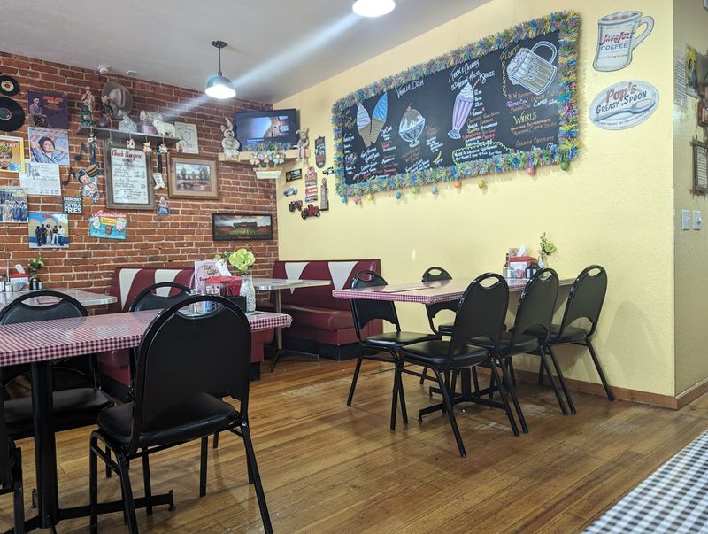 Rath's Cafe, Aurora