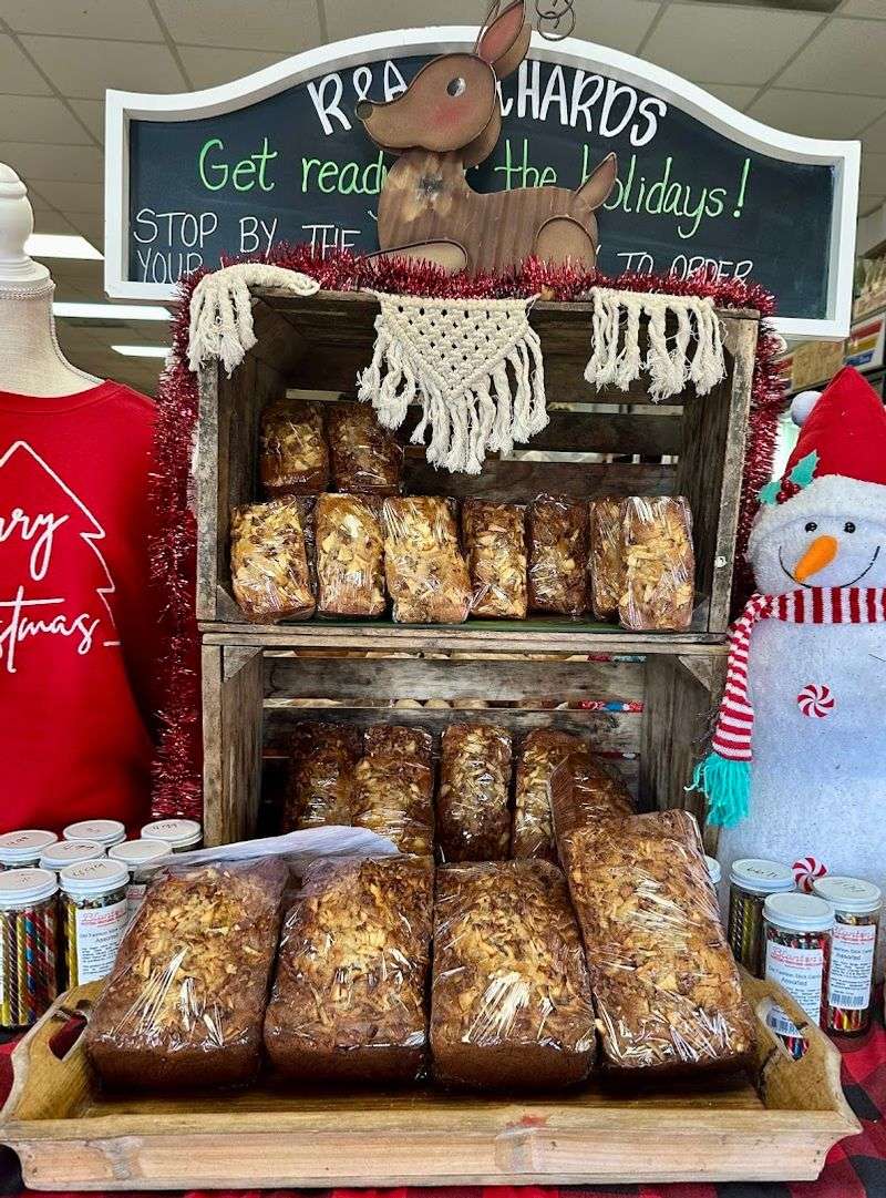 This Charming North Georgia Orchard Pairs You-Pick Fruit With Sweeping Mountain Views - Decor Hint Jams, Jellies, And Local Products Perfect For Gifting