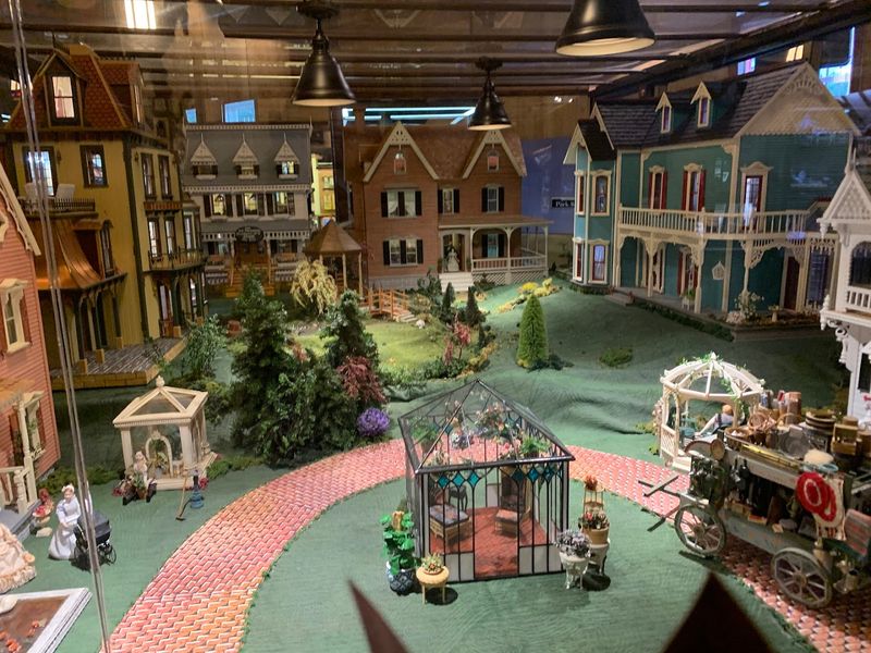 Great American Dollhouse Museum