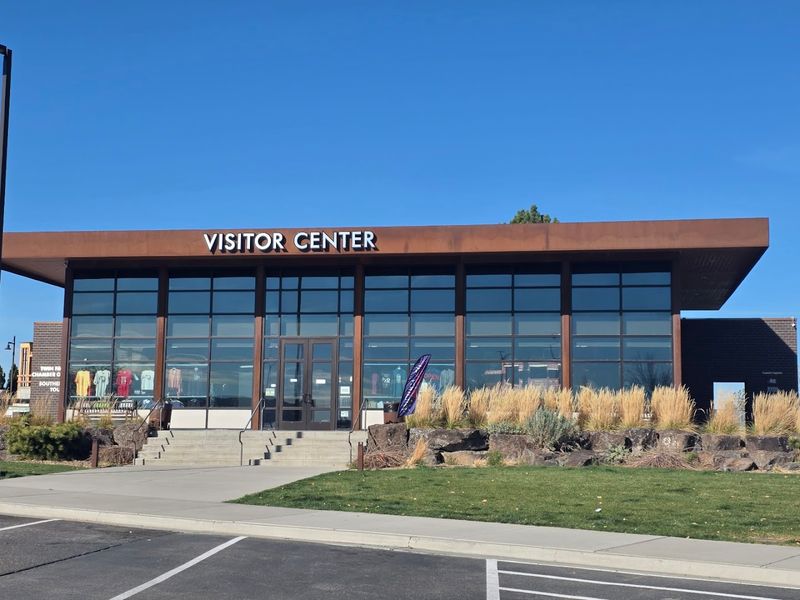 This Idaho River Bridge Has Snake River Views Worth Pulling Over For - Decor Hint The Twin Falls Visitor Center Makes Pulling Over Simple
