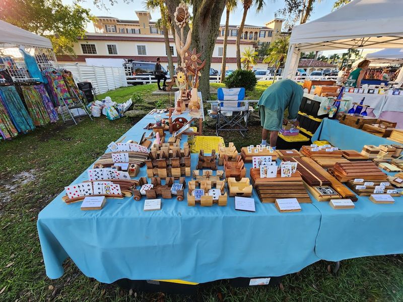 This Waterfront Florida Attraction Turns Every Saturday Into An Event - Decor Hint Local Artisan Crafts Worth Browsing Slowly