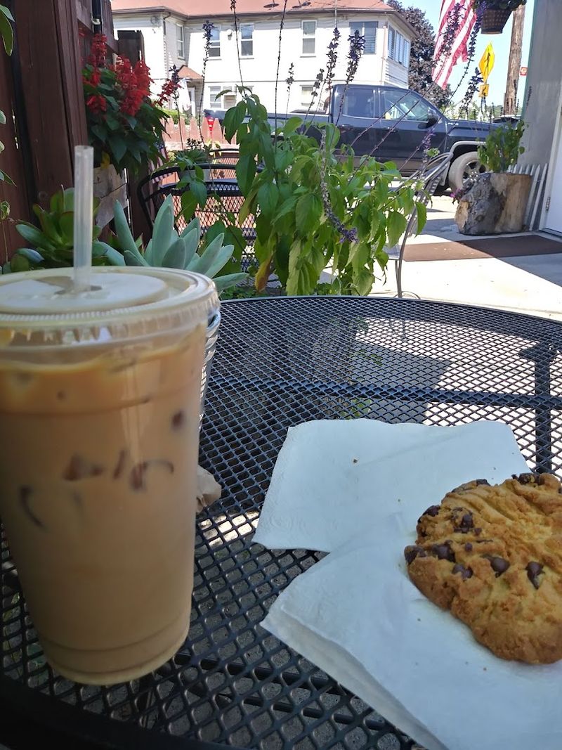 This Rhode Island Coffee Spot Serves Caffeine With A Sense Of Fun - Decor Hint Ordering Tips That Help
