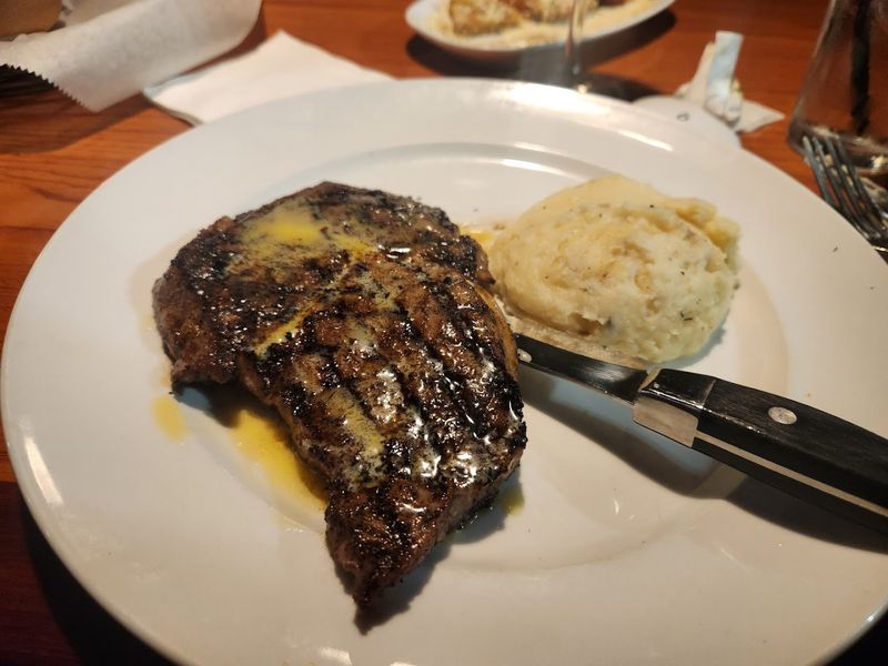 10 No-Frills Steakhouses In Alabama That Are Absolutely Worth The Drive - Decor Hint Briquettes Steakhouse, Mobile