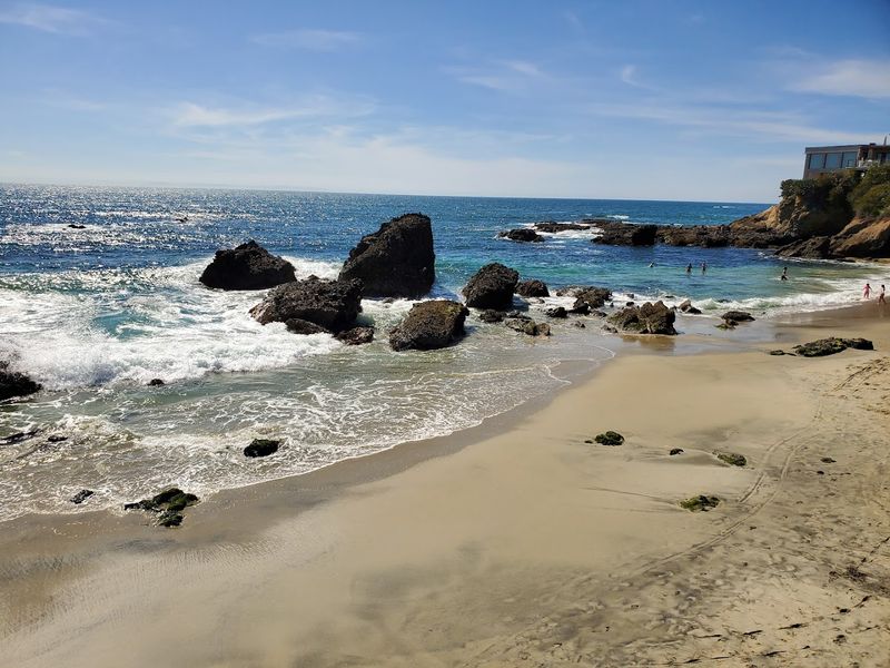 Tiny Coves Make Big Crowds Feel Bigger