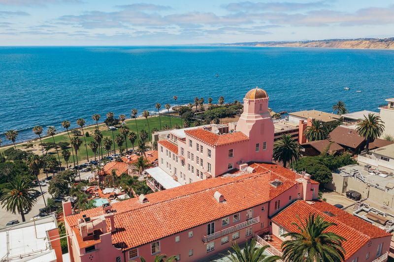 11 California Historic Hotels And Inns That Feel Like Stepping Into Another Era - Decor Hint La Valencia Hotel, La Jolla