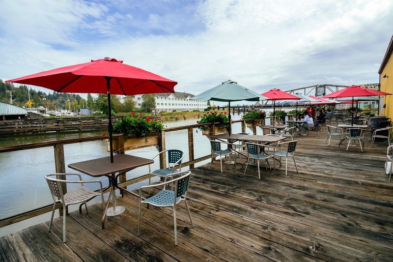 Skip The Fancy Spots And Try These Washington Seafood Shacks Locals Love - Decor Hint Breakwater Seafoods & Chowder House