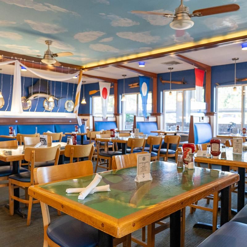 Connecticut Diners Are Talking About The Crispy Fried Shrimp At This Local Spot - Decor Hint Casual Plates And Local Regulars