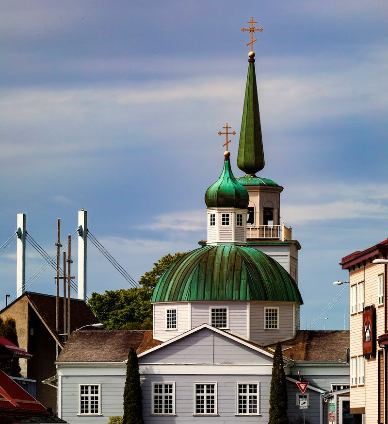 This Charming Alaska Town Has A Pace Of Life That's Hard To Leave Behind - Decor Hint Getting There And Moving Around