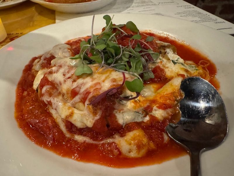 This Hidden Connecticut Pasta Spot Serves Ravioli That Could Rival Italy - Decor Hint Save Room For The Sauce