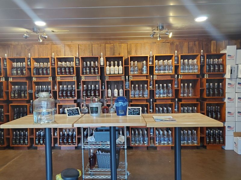 10 Amazing Georgia Factory Tours That Make For A Surprisingly Fun Day Trip - Decor Hint Moonrise Distillery