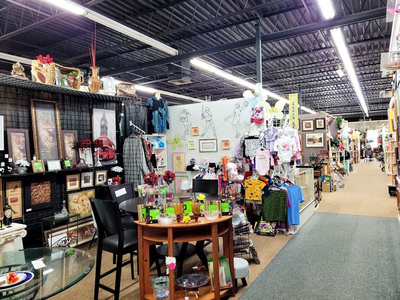 14 Georgia Flea Markets That Have People Coming Back Every Single Weekend - Decor Hint Unique Treasures Flea Market