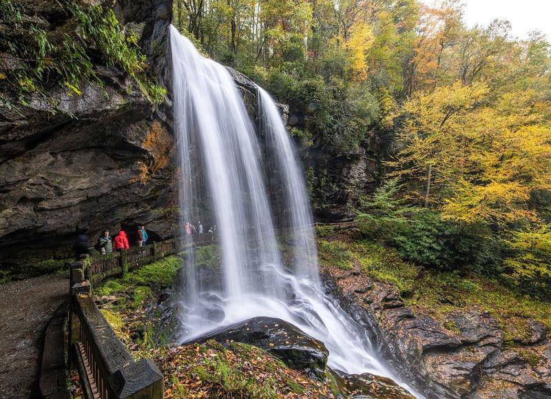 You Can Take These 9 North Carolina Road Trips Without Draining The Wallet - Decor Hint Waterfall Byway Drive