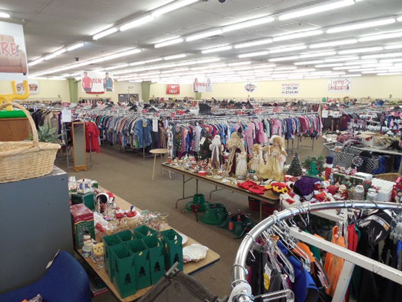 People Travel From All Over Nebraska To Search For Hidden Deals At This Massive Thrift Store - Decor Hint The Rotating Inventory Keeps Shoppers Coming Back