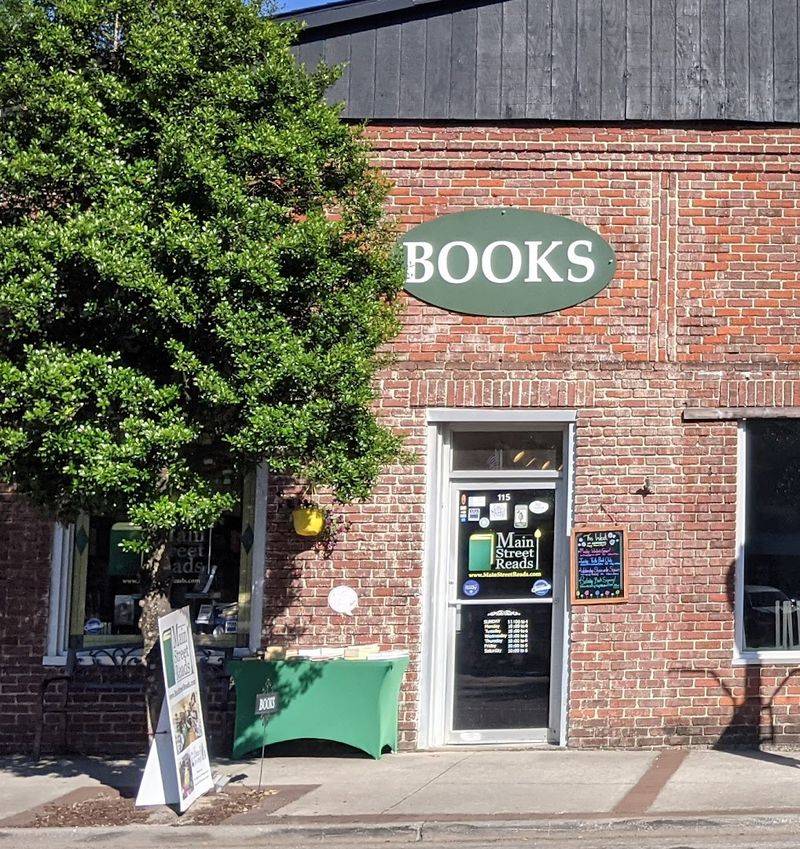 9 South Carolina Bookstores That Invite You To Stay And Browse For Hours - Decor Hint Main Street Reads, Summerville