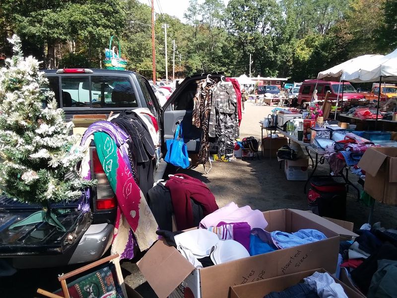 Redwood Country Flea Market, Wallingford