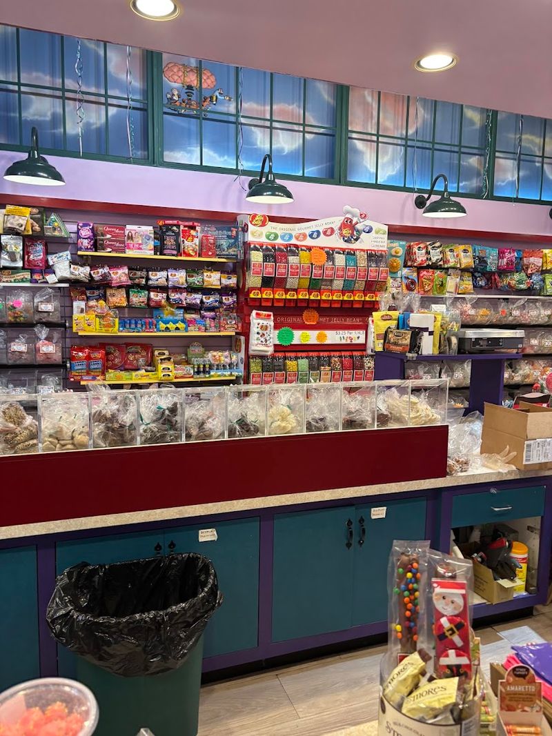One Connecticut Shopping Destination Feels Practically Endless - Decor Hint Food Options And On-Site Dining
