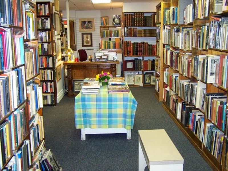 Commonwealth Books