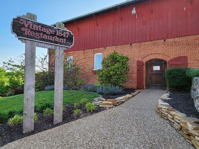 This Missouri Restaurant Is A Go-To Spot For German Specialties In A Historic Setting - Decor Hint What To Know Before You Go