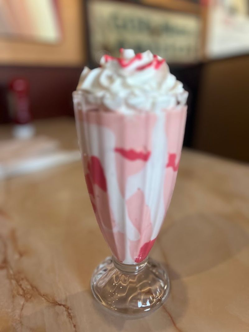 This Old-School Florida Favorite Knows Exactly What Comfort Food Should Be - Decor Hint Milkshakes Worth The Trip Alone