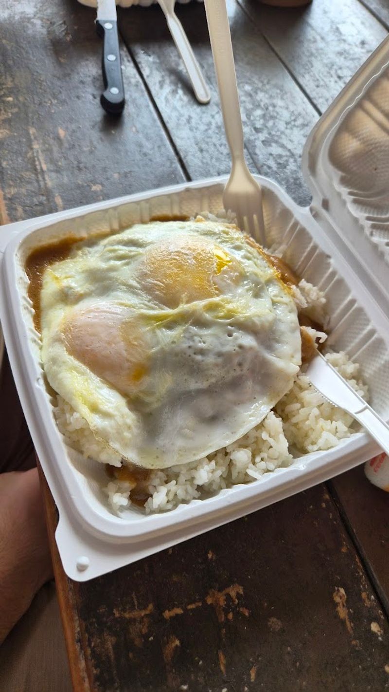 A Humble Hawaii Restaurant Is Serving Food Worth Crossing The Island For - Decor Hint Loco Moco Done The Way It Was Meant To Be