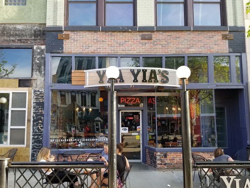 10 Low-Key Nebraska Pizza Spots Locals Would Happily Keep To Themselves - Decor Hint Yia Yia's, Lincoln