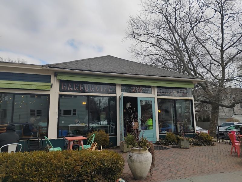 The Charming Connecticut Breakfast Spot That Makes Mornings Feel Worth Celebrating - Decor Hint Why This Spot Earns A Permanent Spot On Your Weekend List