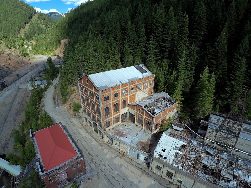 Notice How The Mountains Made Every Building Fight For Space