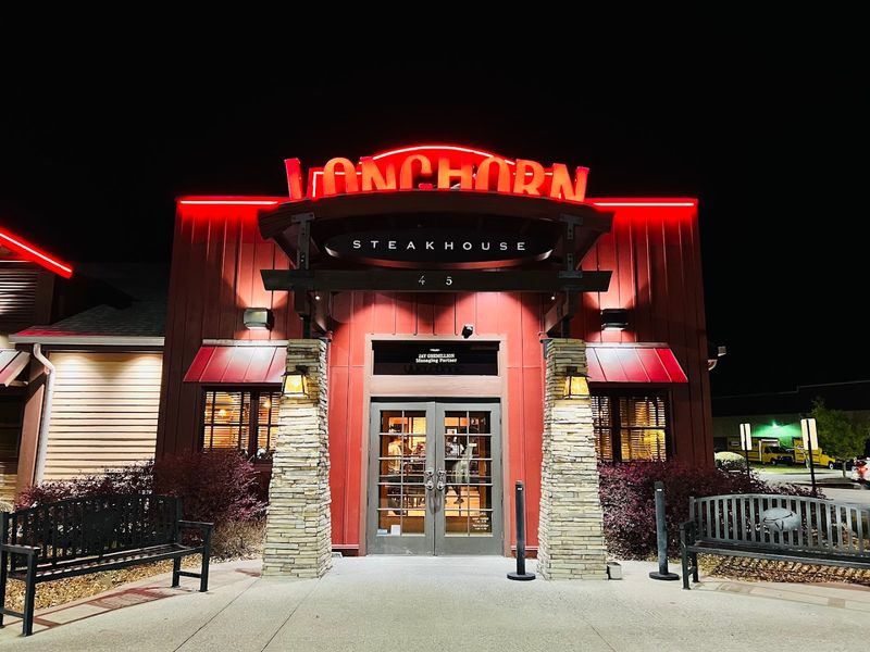 10 No-Frills Steakhouses In Alabama That Are Absolutely Worth The Drive - Decor Hint LongHorn Steakhouse, Birmingham