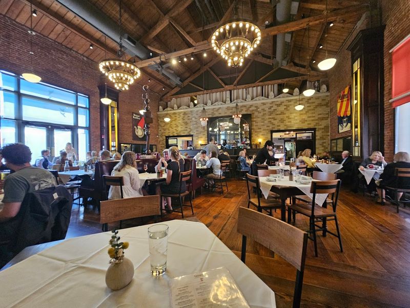 12 Missouri Restaurants Known For Their Distinctive Atmosphere And Menu - Decor Hint Grunauer